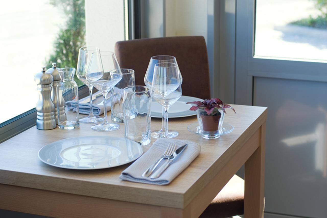 Logis Hotel Restaurant De La Madeleine Commercy Zewnętrze zdjęcie
